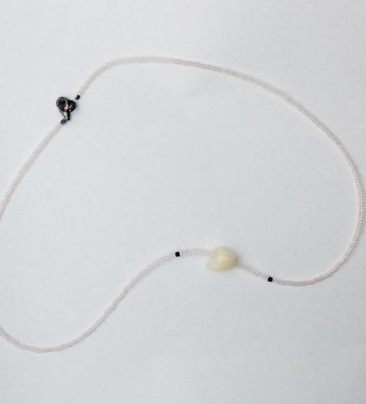 Krótki naszyjnik z opalem (biały, etiopski, welo), ludzie tęczy, żywioł powietrza, IMG_5314